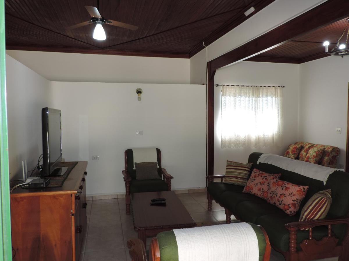 Vila Sitio Sebastiao Pereira Jambeiro Exteriér fotografie